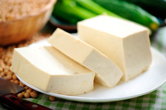 Tofu: Con el paso de los años, nuestra piel pierde elasticidad. El tofu tiene la propiedad de disminuir la perdida de colágeno manteniendo la elasticidad natural de la piel.