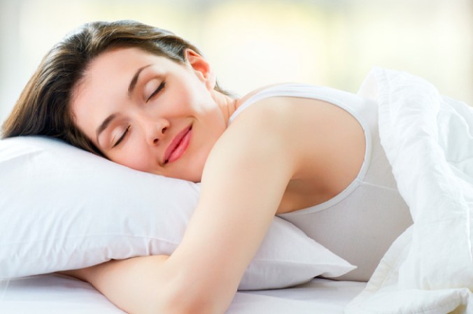 5.- Ayuda a obtener un buen descanso al dormir, al ser un sedante natural.