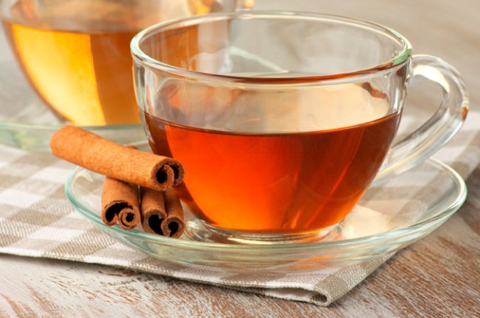6. Miel y canela: Por la mañana y por la noche prepárate un té de canela y endúlzalo con miel, además de quemar grasa ayudará a mantener tus niveles de glucosa estables.