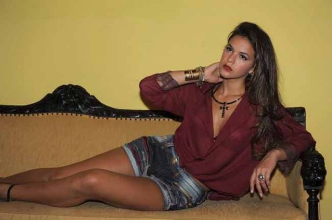 Bruna tiene unas piernas de infarto y un cabello que enamora.