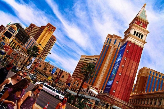 8. Las Vegas. Si alguien quiere gastar los ahorros de su vida en un día o contraer matrimonio con un completo extraño, esta ciudad de Nevada es “el lugar”, pero además ha sido calificada como una de las mejores opciones de equidad en términos salariales.