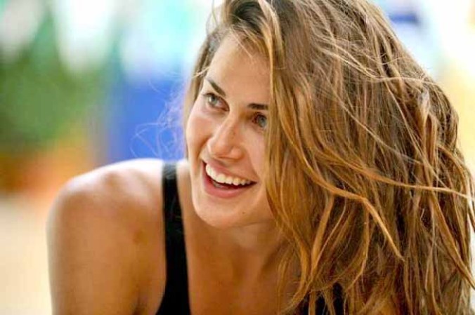 La nadadora no solo tiene belleza, sino que es puro talento en el agua.