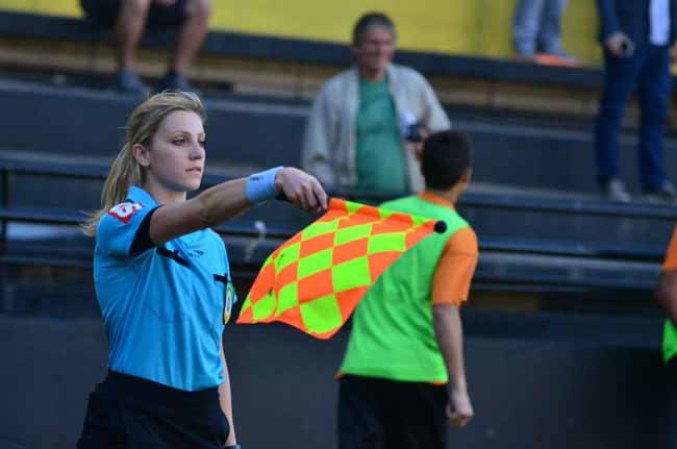 Sus peligrosas curvas están para tarjeta roja.