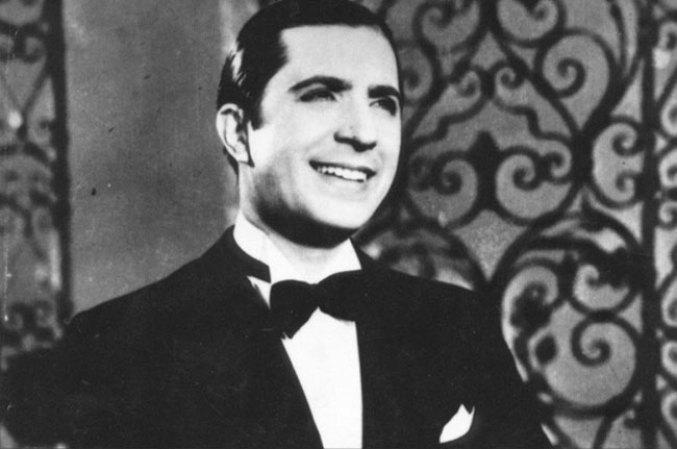 Carlos Gardel, la leyenda argentina del tango, perdió la vida el 24 de junio de 1935 al chocar el avión en el que viajaba mientras despegaba del aeropuerto de Medellín, Colombia.
