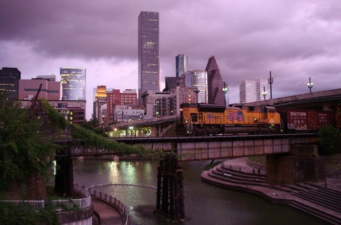 Houston tiene una reputación envidiable en materia empresarial, de amistad y de prosperidad que florece al amparo del llamado “oro negro”, el petróleo.