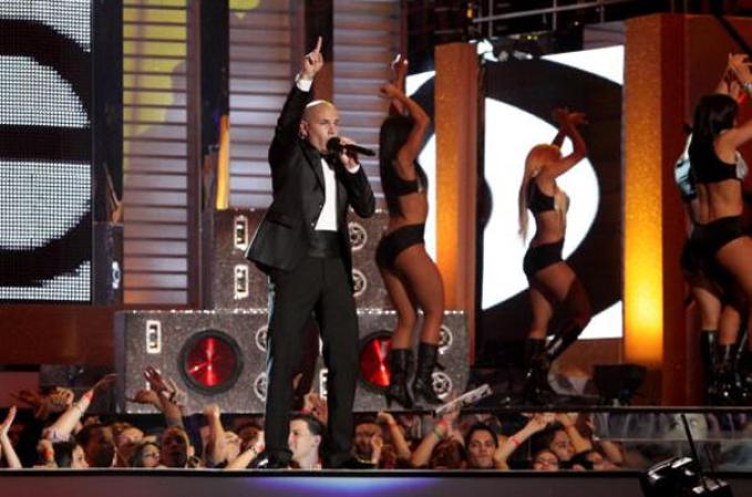 El rapero Pitbull, también en 2010, ofreció un show que no dejó a nadie indiferente.