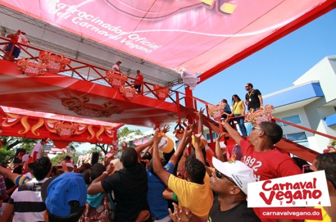 Imágenes del Carnaval Vegano 2014 desde la Vega, República Dominicana.