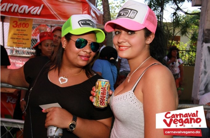 Imágenes del Carnaval Vegano 2014 desde la Vega, República Dominicana.