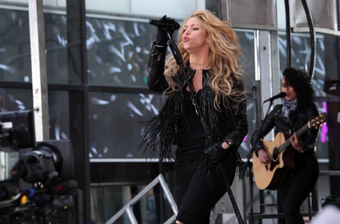 La estrella colombiana retorna por todo alto a los escenarios ante el lanzamiento de su nuevo disco, y tras convertirse en madre. Presentación de Shakira en el show “Today” en la Plaza Rockefeller de Nueva York.