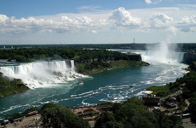 CATARATAS DEL NIAGARA: Entre 1985 y 1995 se han matado en sus aguas 2,780 personas, y en la actualidad siguen produciéndose las muertes: unas 20 cada año.