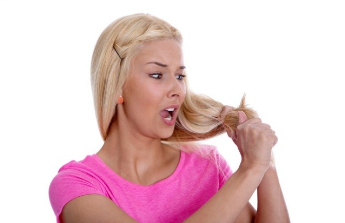 19. Aplica un poco en las puntas del cabello para suavizarlo y ocultar las puntas secas o abiertas.