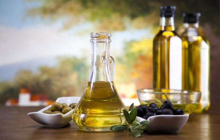 Aceite de oliva extra virgen.- reduce el riesgo de enfermedades del corazón, solo cuida no sobre calentarlo, se convierte en una opción poco saludable para tu cuerpo.