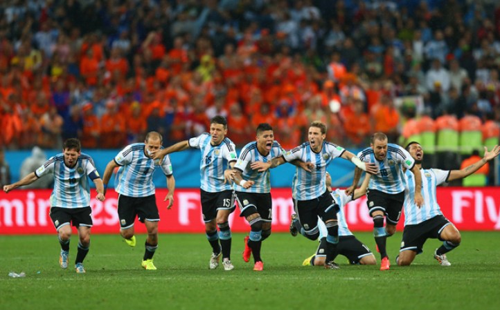 SAO PAULO, BRASIL, Lionel Messi, Pablo Zabaleta, Martin Demichelis, Marcos Rojo, Lucas Biglia, Javier Mascherano, Rodrigo Palacio y Ezequiel Garay de Argentina celebrando su triunfo contra Holanda.