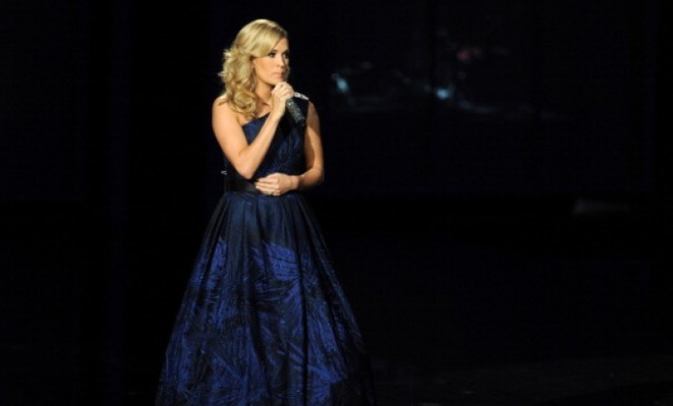Carrie Underwood -una de las estrellas de American Idol- interpretó Yesterday (en el 50 aniversario de la primera aparición de los Beatles en la televisión).