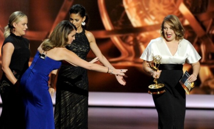 El breve discurso de Merrit Wever al recoger su premio a Mejor actriz de reparto por Nurse Jackie: "Muchas gracias, muchas gracias... me tengo que ir"