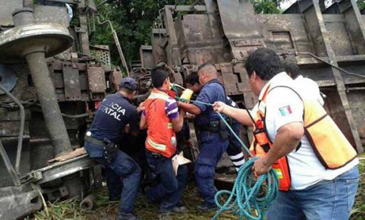 El tren de mercancías conocido como "la bestia" descarrilaba causando la muerte de al menos 5 inmigrantes.