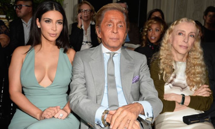 Kim Kardashian: escotada y manchada en París.