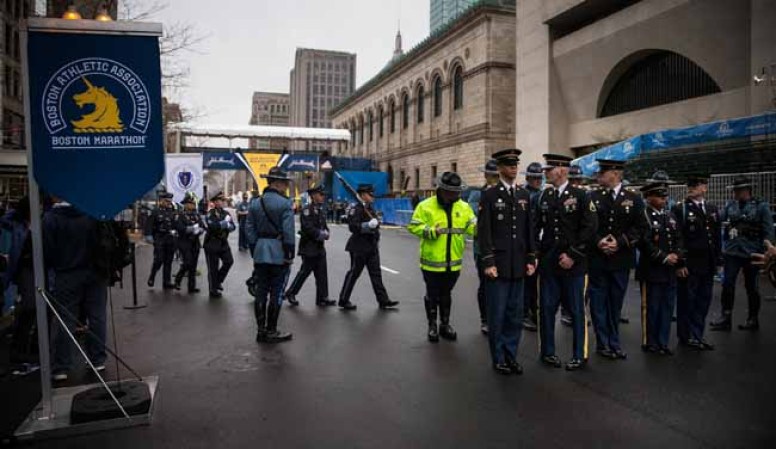 Boston se viste de luto un año después de los atentados en la maratón.