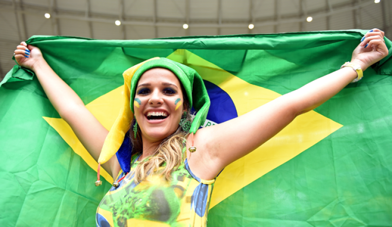 Los fans del partido de México contra Brasil también fueron parte del espectáculo.