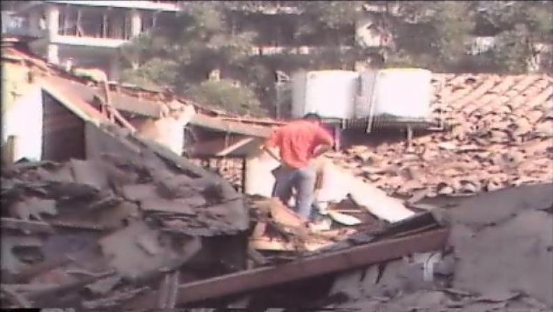 La zona queda totalmente destruida, como se ve en estas imágenes reales de archivo.