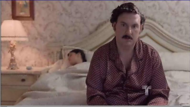 Escobar analiza cual será sus siguiente paso para proteger a su familia, pues cada vez las cosas se complican más.