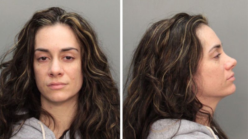 Lys Marie Carbajales arrestada el 12/31/12 acusada de: <br />BATTERY