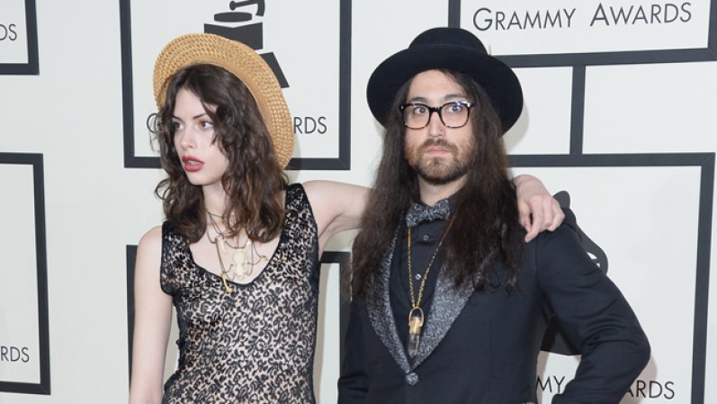 Charlotte Kemp Muhl y Sean Lennon definitivamente, no fueron los más elegantes de la ceremonia.