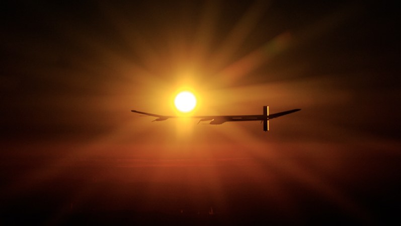 El avión solar ha impresionado a los fanáticos de la tecnología en Europa.