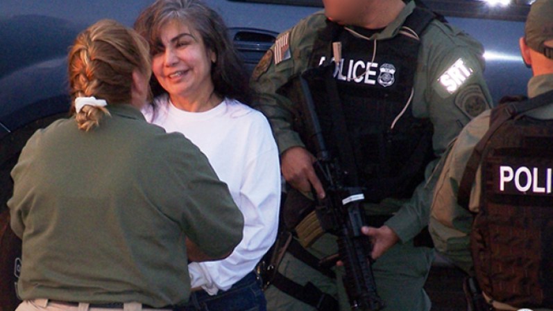 La "Reina del Pacífico" regresó a su natal México procedente de Estados Unidos para ser juzgada por lavado de dinero.