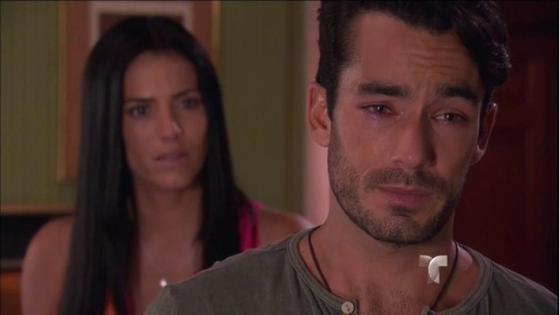 ¿Confesará Santiago la verdad de su pasado a Amanda? ¿Qué otros secretos encierra tu telenovela favorita: Santa Diabla? Descúbrelo ¡aquí!
