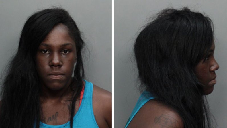 Shaqwanza Stephens fue arrestada el 10/10/12 acusada de: <br />GRAND THEFT 3RD DEGREE<br />PETIT RETAIL THEFT