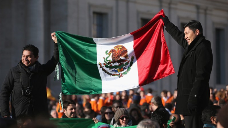 Y la bandera del tricolor no podía faltar, ya que México es una de los países con más católicos en el mundo.