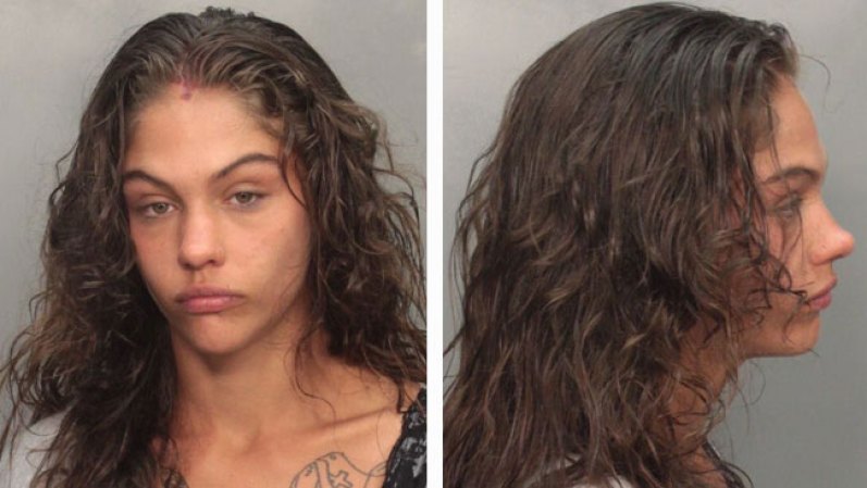 Mary fue arrestada el 3/13/13 acusada de : <br />CANNABIS/POSSESSION/MORE THAN 20 GRAMS