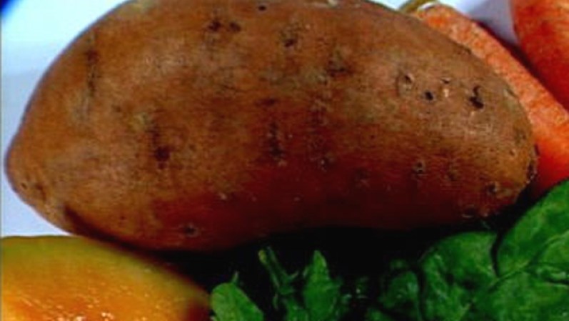Si se le antoja algo dulce, coma un camote (sin enmielar), también conocido como batata. Es bajo en calorías y muy nutritivo.