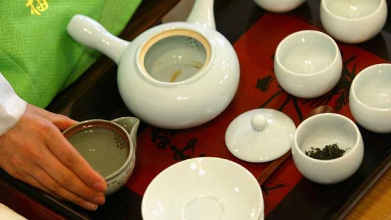 El té verde con cafeína incrementa el metabolismo de un 28 a un 77 por ciento, dependiendo en la cantidad ingerida.