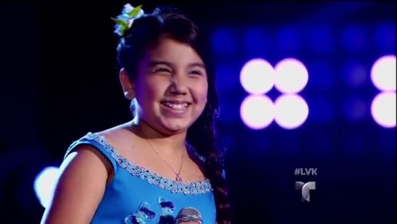 Génesis Paz tiene 10 años y viene de California; a su corta edad es capaz de cantar en cinco idiomas, y según su nuevo coach, Roberto Tapia, lo hace con una voz preciosa.