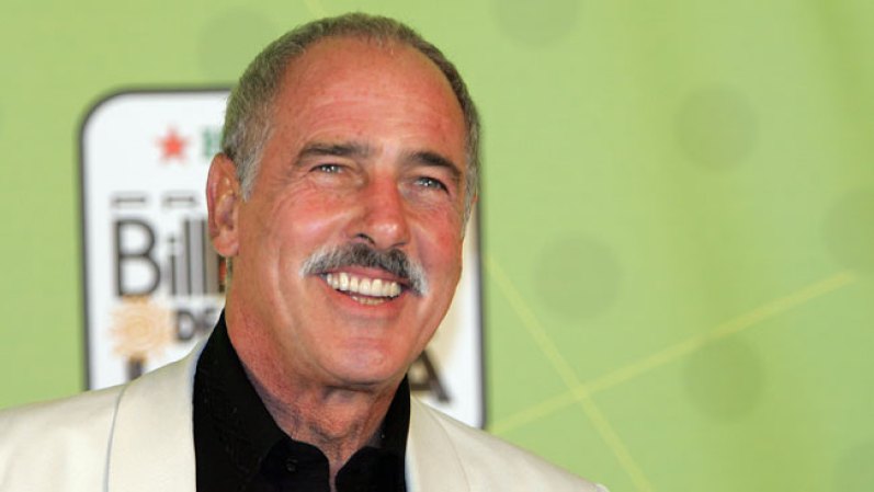 Andrés García. Una sonrisa de pícaro, unos magnéticos ojos verdes y un innegable look de seductor que aún hoy, pasados los 70 años, sigue siendo su marca registrada, y hace que muchas mujeres todavía suspiren por él. Fecha de nacimiento: 24 de mayo de 1941.