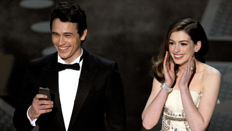 Los actores James Franco y Anne Hathaway compartieron la gloria de ser anfitriones del Oscar en la 83ª entrega de premios, que fue bastante criticada. Se realizó el 27 de febrero del 2011.