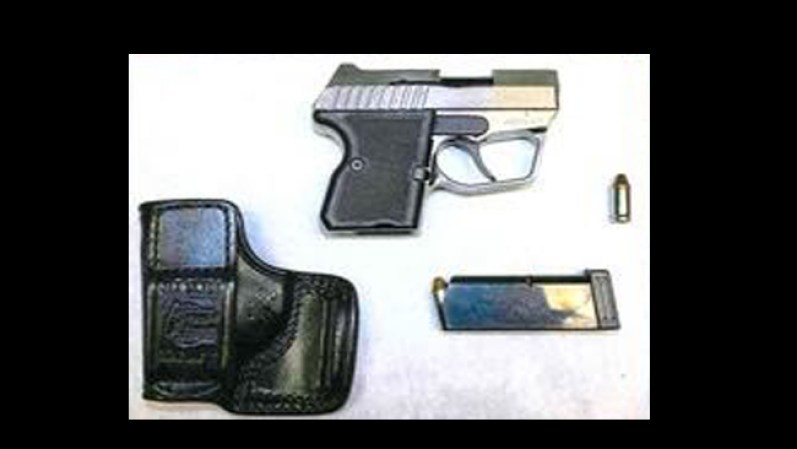 Pistola confiscada en el aeropuerto de Bufalo (NY).