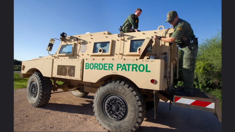 Carros blindados hacen parte de la tecnología de la Patrulla Fronteriza. Estos se utilizan cuando hay enfrentamientos con hombres armados, habitualmente, desde el otro lado de la frontera.