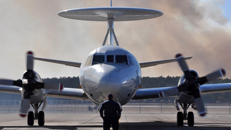 Son potentes aviones a los que se les adaptan los radares.