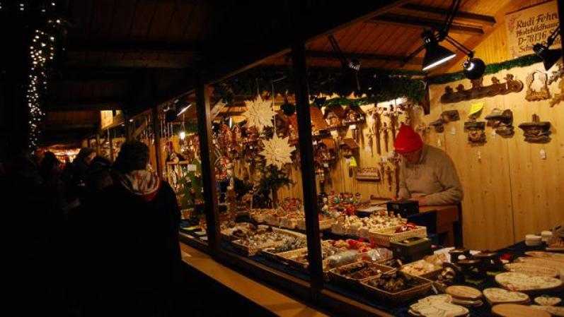 Chicago (Illinois): La ciudad de los vientos celebra las fiestas invernales al máximo, con un millón de luces de Navidad a lo largo de Magnificient Mile, y el mercado al aire libre Christkindlmarket, que ofrece regalos y artesanías para la venta, variados espectáculos, así como comida y bebida alemana.