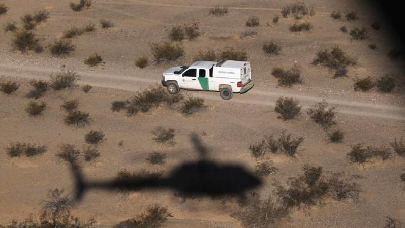 La Patrulla Fronteriza trabaja 24 horas, los siete días a la semana. El control es cada vez más estricto y los avances de la tecnología permiten detectar los movimientos en pleno desierto.
