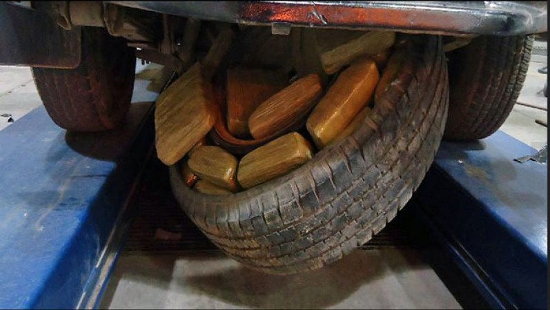 Un hombre de 33 años de Agua Prieta (Sonora) fue detenido por la patrulla fronteriza por intentar ingresar al país 245 libras de marihuana escondidas en su camioneta.