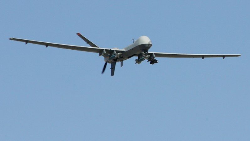 Dron: Es una aeronave que vuela sin tripulación.