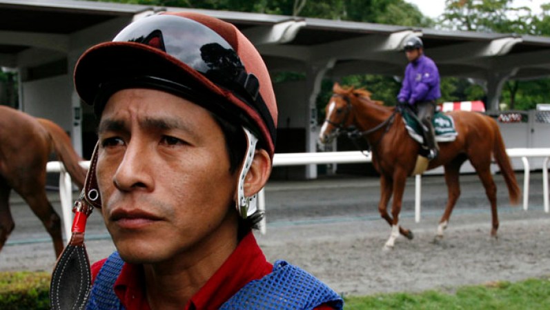Edgar Prado, de Lima, Perú, ganó el Kentucky Derby en 2006.