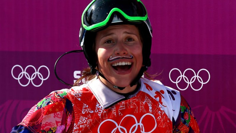 Eva Samkova ha dejado a Sochi con el ojo cuadrado, no solo por su gran destreza en el snowboard sino también por su curioso bigote.
