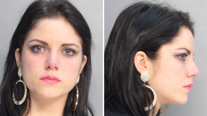 La actriz Ahrid Hannaley fue detenida el 14 de mayo del 2014 acusada de agredir con un vaso de champán a un encargado de seguridad de una discoteca en Miami Beach que le impidió el paso a una zona VIP.