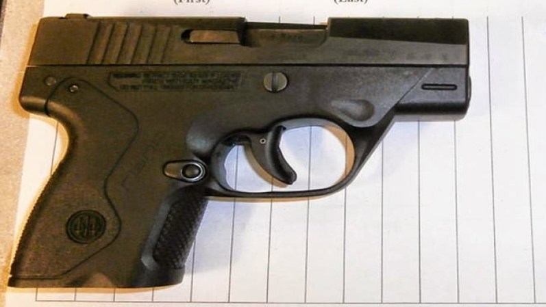 Pistola incautada en Plattsburg (Nueva York).