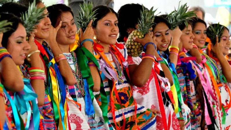 “Los lunes del Cerro” una de las tradiciones más hermosas del estado de Oaxaca, se realiza en julio y llega rodeada de color, alegría y música.